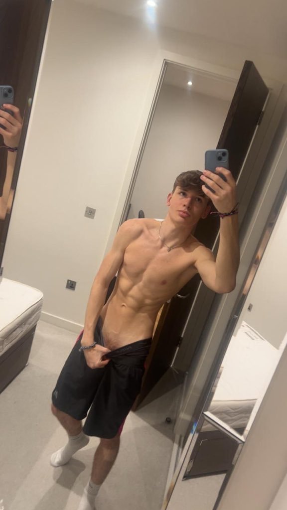 danielthePboy's tweet photo. Hey, I‘m Daniel, 25 years old and I'm search for a man older than me who loves to cuddle and have a good time 💕🏳️‍🌈 https://t.co/xMuTzvxfmB