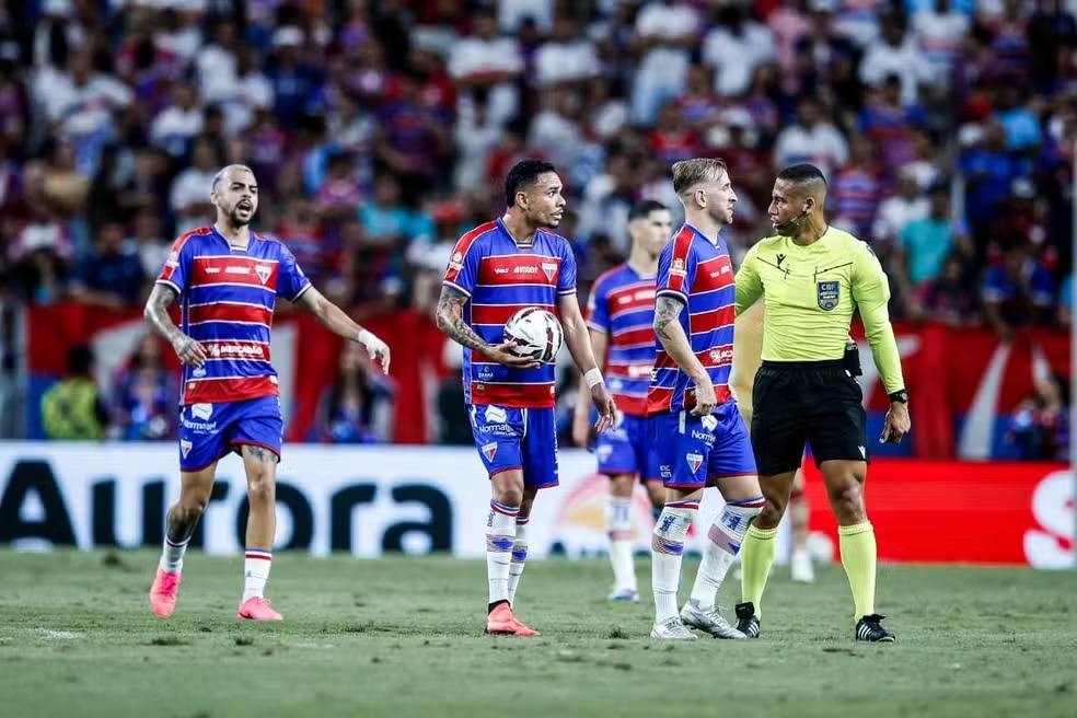 globoesportece's tweet photo. CBF admite erro em gol anulado de Pierre, do Fortaleza

➡️ https://t.co/uZMv4sSr2i https://t.co/eYrzw5NPeJ