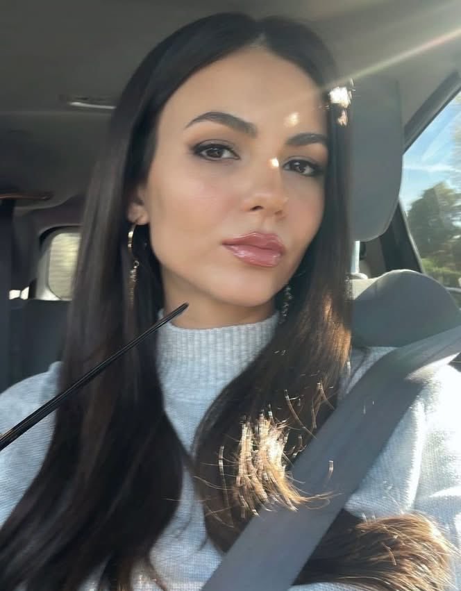 ExpressiveGift's tweet photo. Tori Vega posted on The Slap!

I’m baaaaack did you all miss me? 
It’s so good to see you all! 

Feeling: Nostalgic. ☺️ https://t.co/MH00BMzyuY