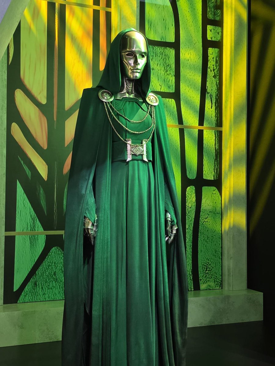 wandavfx's tweet photo. Theory: The ‘Latverian Witch’ costume at D23 is Wanda. Doctor Doom found her after Wundagore, wiped her memories, and now she’s in Latveria. Children’s Crusade incoming. he is collecting all the avengers. wanda, hulk &amp; strange + more Mark my words.

#AvengersDoomsday https://t.co/yhOh6LNYbj
