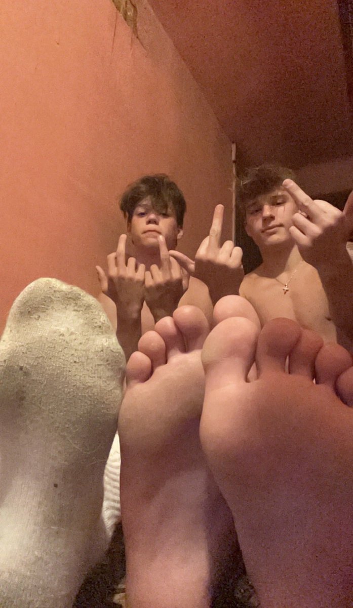 AlphaMastezhx's tweet photo. When me and my bro took this photo a while ago #feetfetısh #feetfindom #feetfetıshly #feetworshi̇p #feetِ https://t.co/iVqlW3RcA9