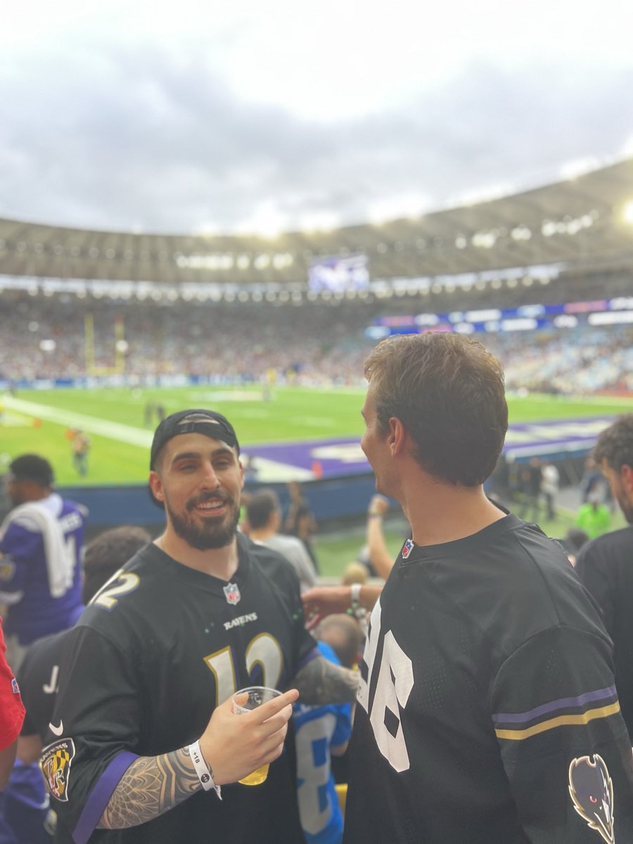 GabrielAbreeuS's tweet photo. Única Jersey do Bateman no maraca! 🐦‍⬛🔥💜🦇 @R_bateman2 @Ravens https://t.co/tNQAYqvIc6