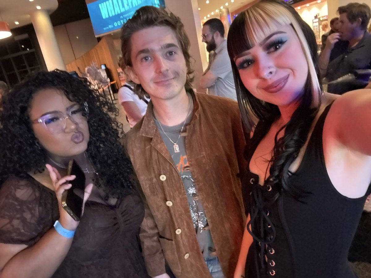 spookyycass's tweet photo. cannot believe this happened last night!!! #austinabrams https://t.co/iwUuWvkaoD