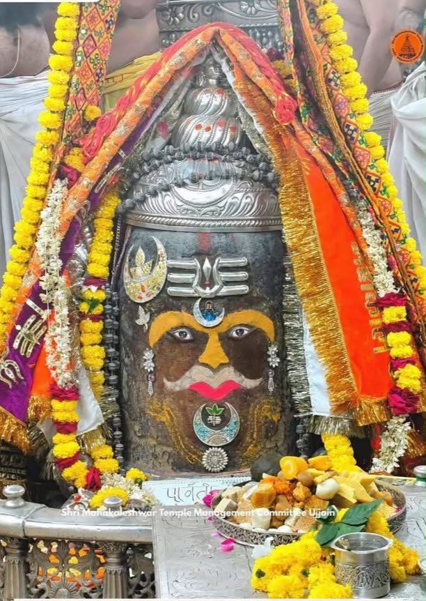 ROOPCHAUDHARY's tweet photo. ॐजय श्री बाबा महाकाल जीं,ॐ नमःपार्वती पतये,हर हर महादेव,ऊँ नम:शिवाय,आपका दिन शुभ, मंगलमय व कल्याणकारी हो,श्री महाकालेश्वर ज्योतिर्लिंग उज्जैन का आज का दिव्य भस्म आरती श्रृंगार दर्शन,01/10/26, गुरुवार,आश्विन-कृष्ण पक्ष05,पंचमी का श्राद्ध,विश्व वृद्ध दिवस,राष्ट्रीय रक्तदान दिवस🙏🙏 https://t.co/9vksL21AyK