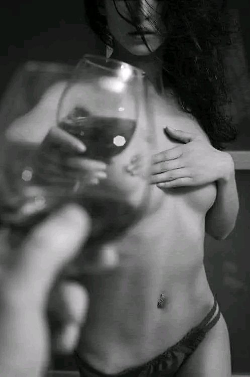 car38210200's tweet photo. 🌹🍸 https://t.co/Sa5xsq3l73