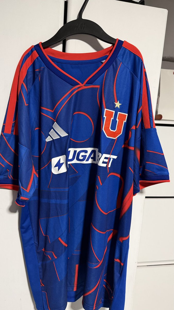 nicoIasuch's tweet photo. Amigos, talla XL, nueva (con etiqueta) y sin uso. $40.000. Comprada en Marathon (tengo boleta) https://t.co/8d16HVdTbc