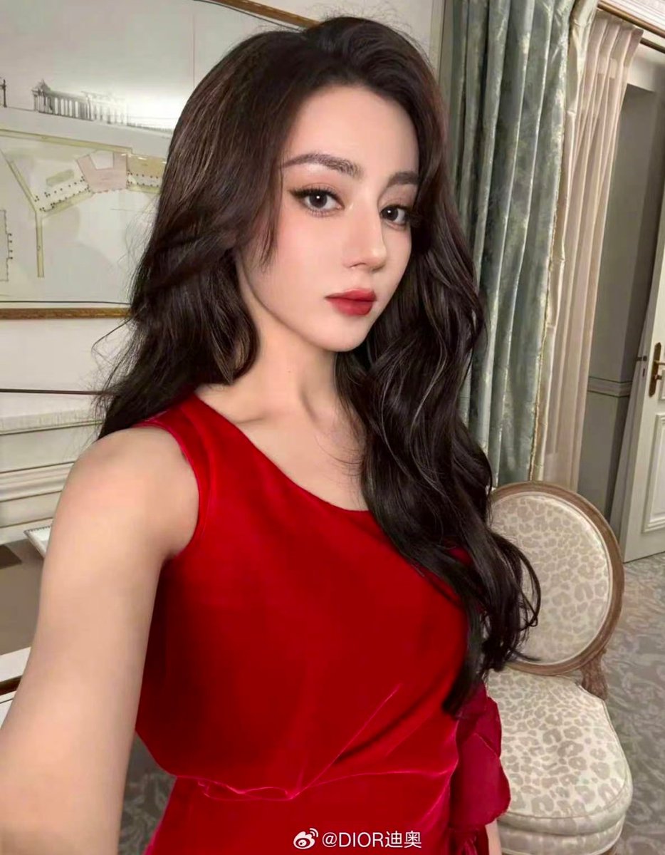 8cfstp's tweet photo. X: 
She is so beautiful!
Dilraba Dazzles DiorSummer27 
#Dilraba
#DilrabaxDiorSummer27 
#DiorSummer27 
@Dior https://t.co/TKfhn2FuwS