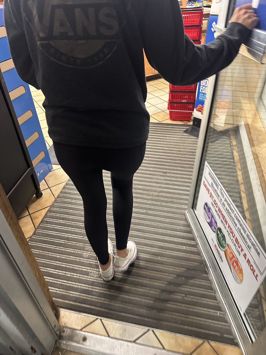 avritmx's tweet photo. my mom apparently hella errands to run after she grabbed me.. my Reta was actively decaying 😭😭 it was only out of the fridge for like a hour but I was not having a blast https://t.co/pSnyUHsXPn