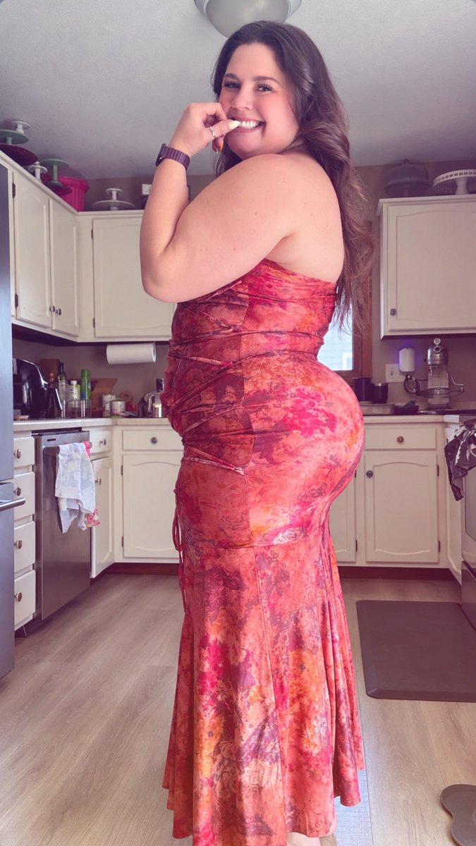 Sugarskrotzn's tweet photo. More curves this way https://t.co/1BukqwQSJI