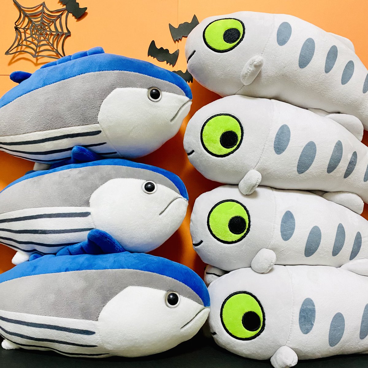 la_meRMeR's tweet photo. \\ラ・メル🐧釣り情報🎣//
10月🍁めひかりくじ水揚げしま〜す🚢���詳しくは投稿🗓️チェック✅してねぇ🎣10月のお魚🐟も豊漁のため脂の乗り最高級👑の戻りカツオ🐟一本🎣で釣り上げて〜 #道の駅よつくら港 #めひかりくじ #めひかり #メヒカリ #ぬいぐるみくじ #ぬい活 #ぬい撮り #カツオくじ #カツオ https://t.co/GWiQ70bxMC