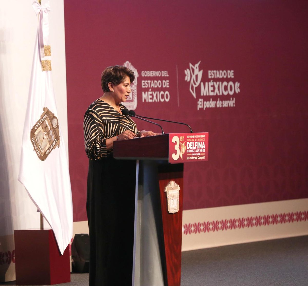 SecOscarFlores's tweet photo. El mensaje de nuestra Gobernadora, Mtra. @delfinagomeza, es claro: en el @Edomex, el poder público tiene una responsabilidad irrenunciable, servir al pueblo y transformar las condiciones de vida de las familias.
En el marco de la entrega de su Tercer Informe de Gobierno, refrendó que este proyecto de transformación no se detiene. Los avances alcanzados son resultado de una forma distinta de gobernar: con honestidad, cercanía y responsabilidad, poniendo siempre a las personas en el centro de las decisiones.
A tres años, en el Estado de México seguimos entregando resultados que hablan por sí mismos, pero también enfrentamos desafíos que nos exigen redoblar esfuerzos. Porque gobernar significa no conformarse, reconocer lo que falta y seguir trabajando hasta que el bienestar llegue a cada comunidad.
Con la conducción de nuestra Gobernadora, en el #EdoMéx el poder público tiene un propósito: cumplir, transformar y servir.
#InformeDelfina #InformeEdoMéx #ElPoderDeCumplir