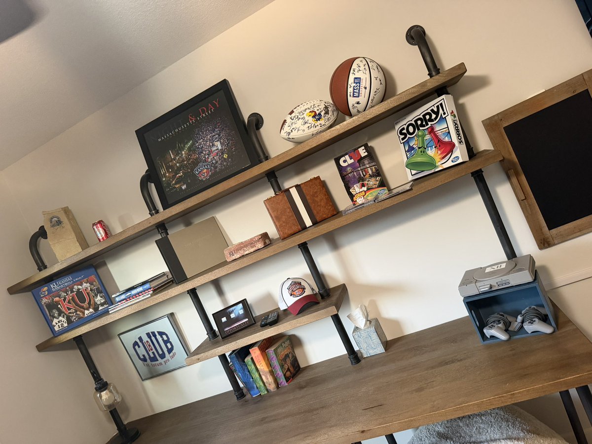 trenton0115's tweet photo. Whoever decorated this Airbnb deserves prison time. I can’t wait to go home. #BurnIt https://t.co/g5iygZVyMk
