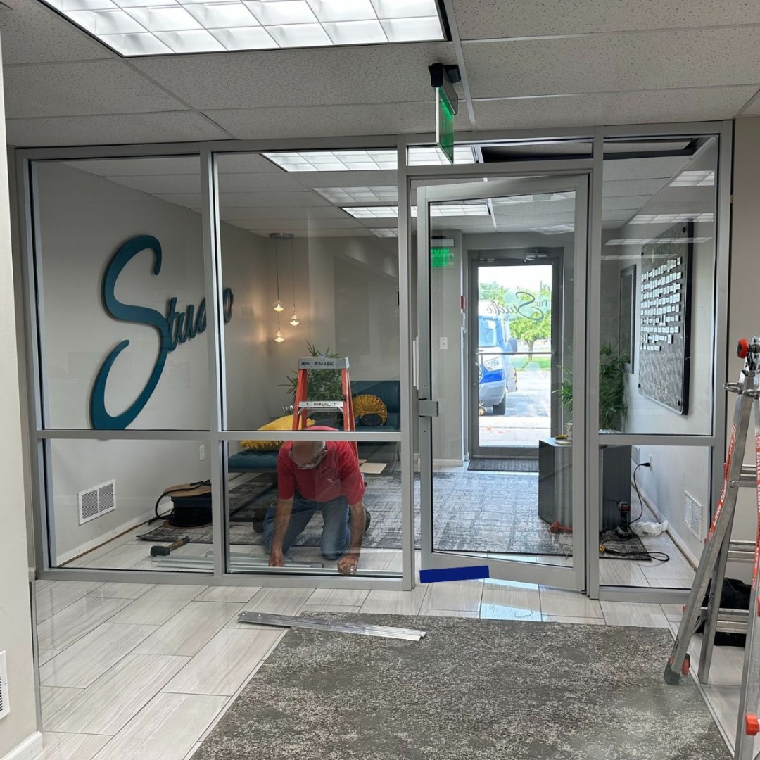 LCCEnterpriseVA's tweet photo. Commercial glazing is all about the details. This interior glass entrance and partition creates separation while maintaining an open, connected space. Built with clean lines and precise installation. #CommercialGlazing #ArchitecturalGlass #LCCEnterprises https://t.co/yjFp0Sh2J6