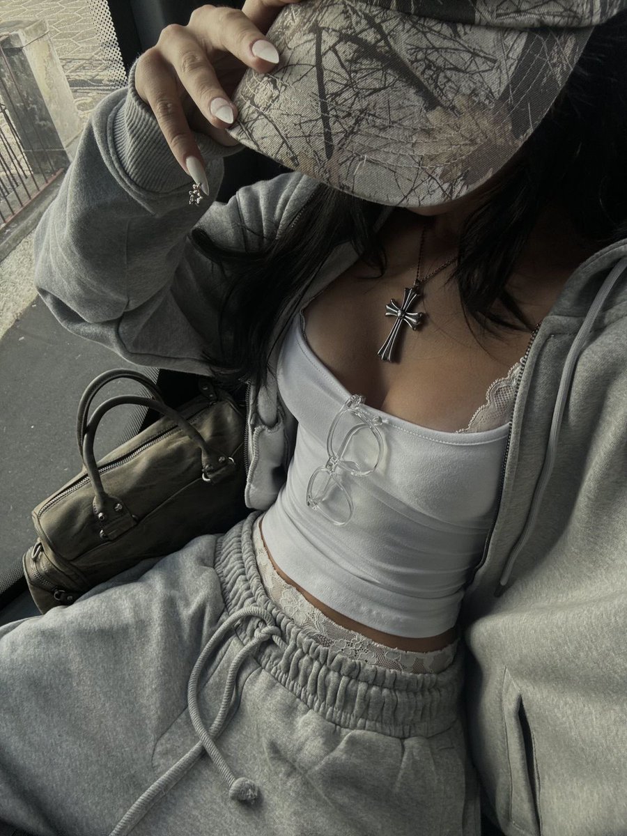carruajk's tweet photo. how pinterest sees me

☆idol
☆tattoo
☆aesthetic vibes
☆outfit https://t.co/x6drv386zg