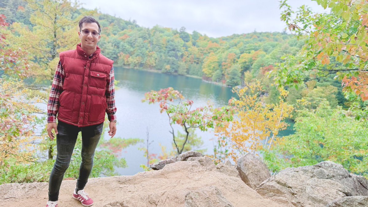 Dr__Saber's tweet photo. Fall in Canada 🍁 🇨🇦🍃🍂
📍Pink Lake, Gatineau/ Ottawa https://t.co/7aFZNKDfkn