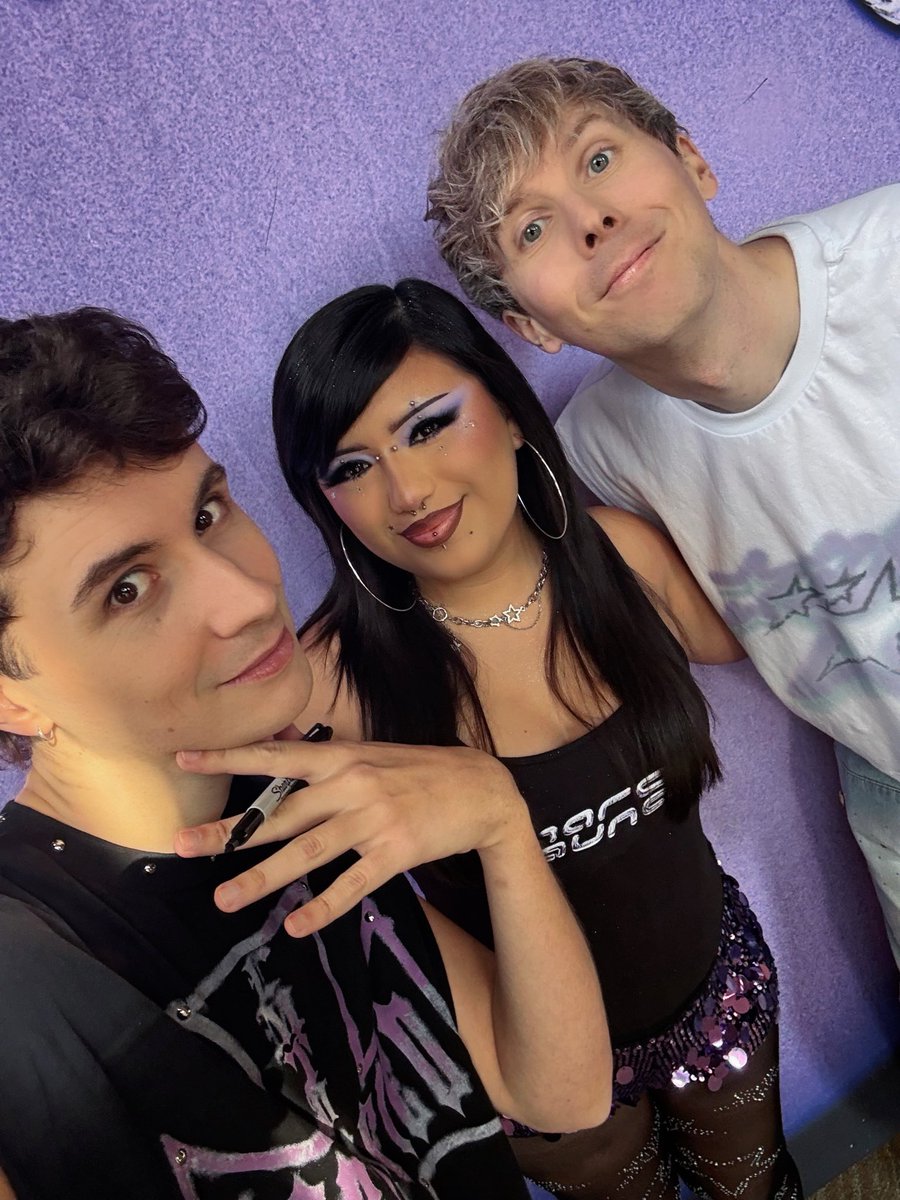 marce1in3's tweet photo. My close and personal friends dan and phil, their reaction to the nails i made is everything to me 😭 #hardlaunchtour https://t.co/7GBcie8wLc