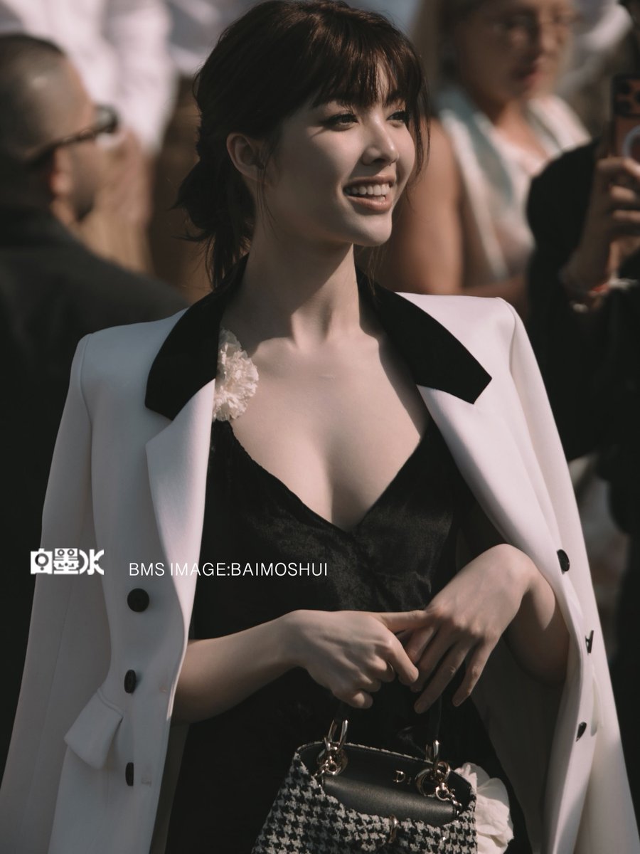 m_serpenti's tweet photo. THE FACE. THE PRESENCE. THE MOMENT. 
Orm Kornnaphat absolutely shining in Paris✨

#OrmKornnaphat #LingOrmDiorSummer27 
#Dior #DiorSummer27 #PFW https://t.co/lE3ro6SfC7