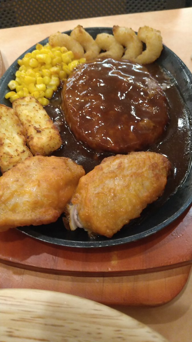 jtao675's tweet photo. サイゼで朝ご飯食べてるの🍴🥰 https://t.co/lS2yNUo34H