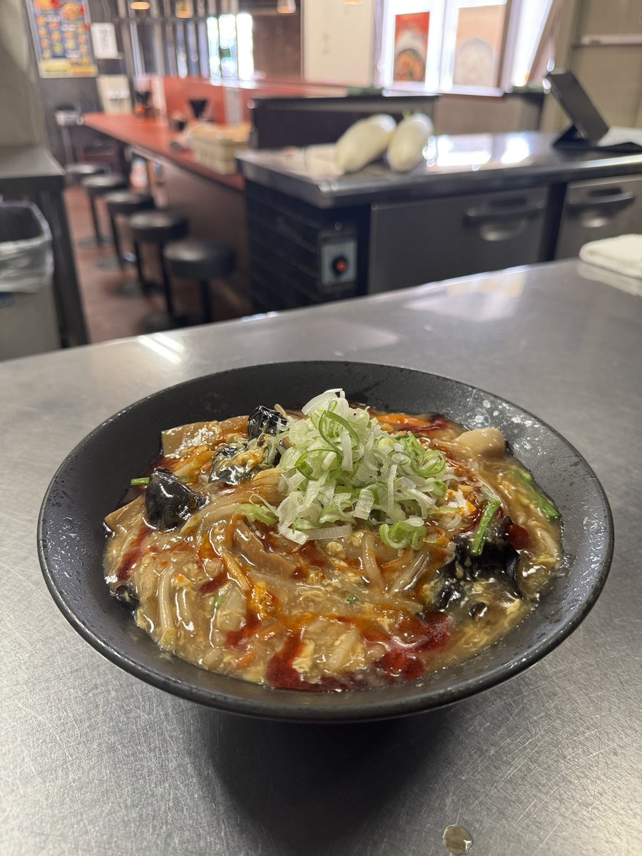 yanagiya35's tweet photo. 最終確認で朝からスーラータンメン！
姉が
「いやー美味しいわぁ。月替わりで1番好きかもしんない」
ってまた言ってる。
毎月言ってる。
でも昔から人気月替わりでやっぱり美味しい‼️ https://t.co/eypmKm06Z8