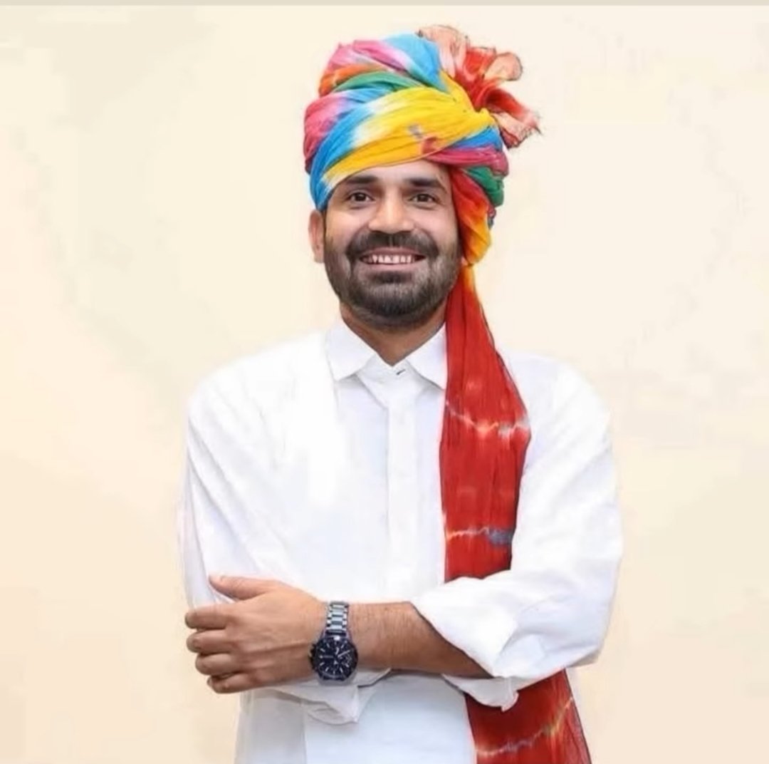 brahamsinghINC_'s tweet photo. जन्मदिन की बहुत-बहुत बधाई और शुभकामनाएँ भाई @Imsitaramposwal। भगवान आपको स्वस्थ, खुश और समृद्ध रखे। 
आपको लंबी उम्र दे
गांव की शान हो भाई आप 
#happybirthday https://t.co/T6wZalTAIW