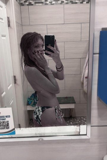 willowcherrypix's tweet photo. Shower tgt sounds better https://t.co/NFDC5Sovtm