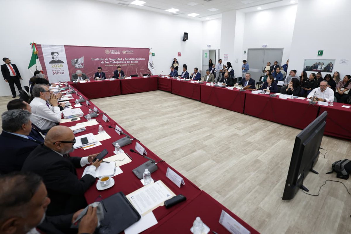 martibatres's tweet photo. Llevamos a cabo la Reunión Ordinaria 1395 de la Junta Directiva del @ISSSTE_mx y como siempre que nos reunimos, rendí un informe general de las actividades. Entre otros temas, principalmente aprobamos el nombramiento del Dr. @DrVH_Bautista_ como nuevo Director Médico, alta responsabilidad que adquiere desde el día de hoy.