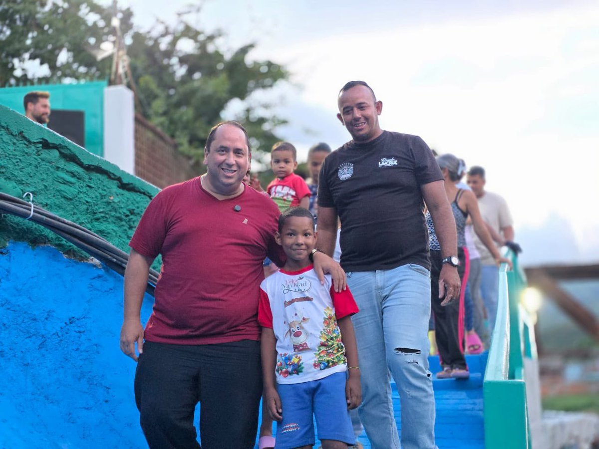 regulolacruz's tweet photo. #30Sep Seguimos dignificando espacios en #LasTejerías, para garantizar el bienestar de nuestro pueblo, por lo que así luce ahora Barrio Bolívar. 
@delcyrodriguezv @johanitakenpo https://t.co/akiyLDB2XY