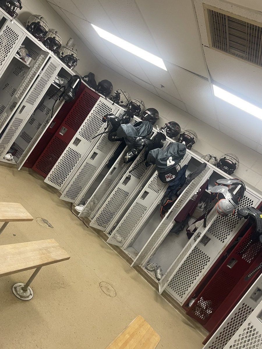 LuhrsAlex54's tweet photo. Was at school early today for a morning lift with the team! https://t.co/pnTTIiUPkW