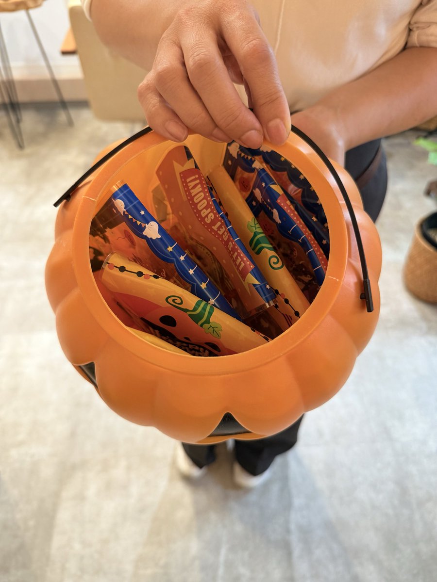 mayacowatabe2's tweet photo. moifさんいつもありがとうございます😊
2ヶ月行けて無かったから頭スッキリ✨
ハロウィン🎃のプレゼントもらっちゃった♪ https://t.co/K2ZKTmD5Eg