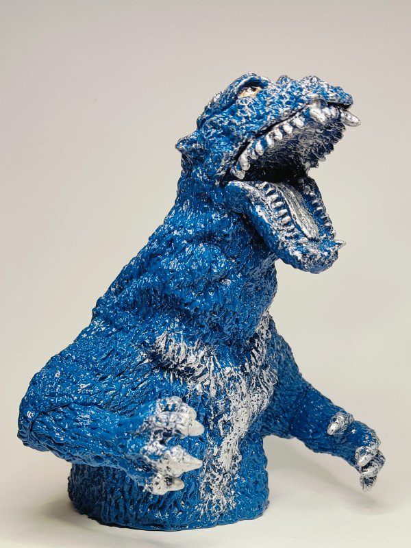 toy_of_chaos's tweet photo. トレフェスオンラインで購入した #てんつく工芸 さんの逆襲ゴジラギニョールが到着
成型色の紺色が造形の迫力とマッチしてて雰囲気がとても良い感じ
#TFO24 https://t.co/2FnU0IetLP
