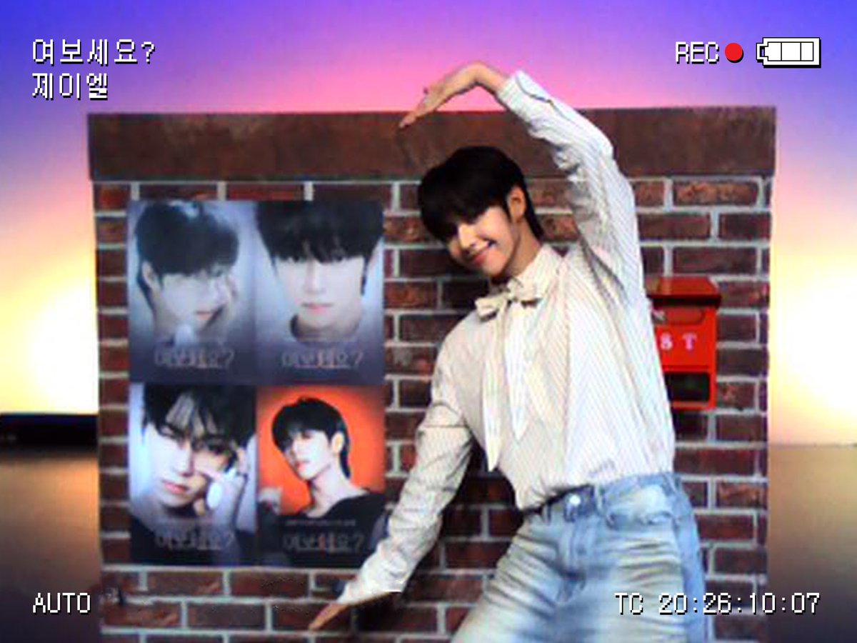 muniverse_io's tweet photo. [📸] 📞EP.19 JL | 여보세요?

전화로 아티스트가 전하는 1:1 미니 콘서트 🎙️
본편 공개 전, JL의 촬영 현장을 먼저 만나보세요 ✨

뮤니버스 오리지널 시리즈 〈여보세요?〉

2026.10.07 (수) 6PM (KST)
오직 Muniverse에서 시청 가능
👉 https://t.co/KXBfEl4Q07

#여보세요 #Hello #MBC #KPOP #Muniverse #뮤니버스
#제이엘 #JL #아홉 #AHOF