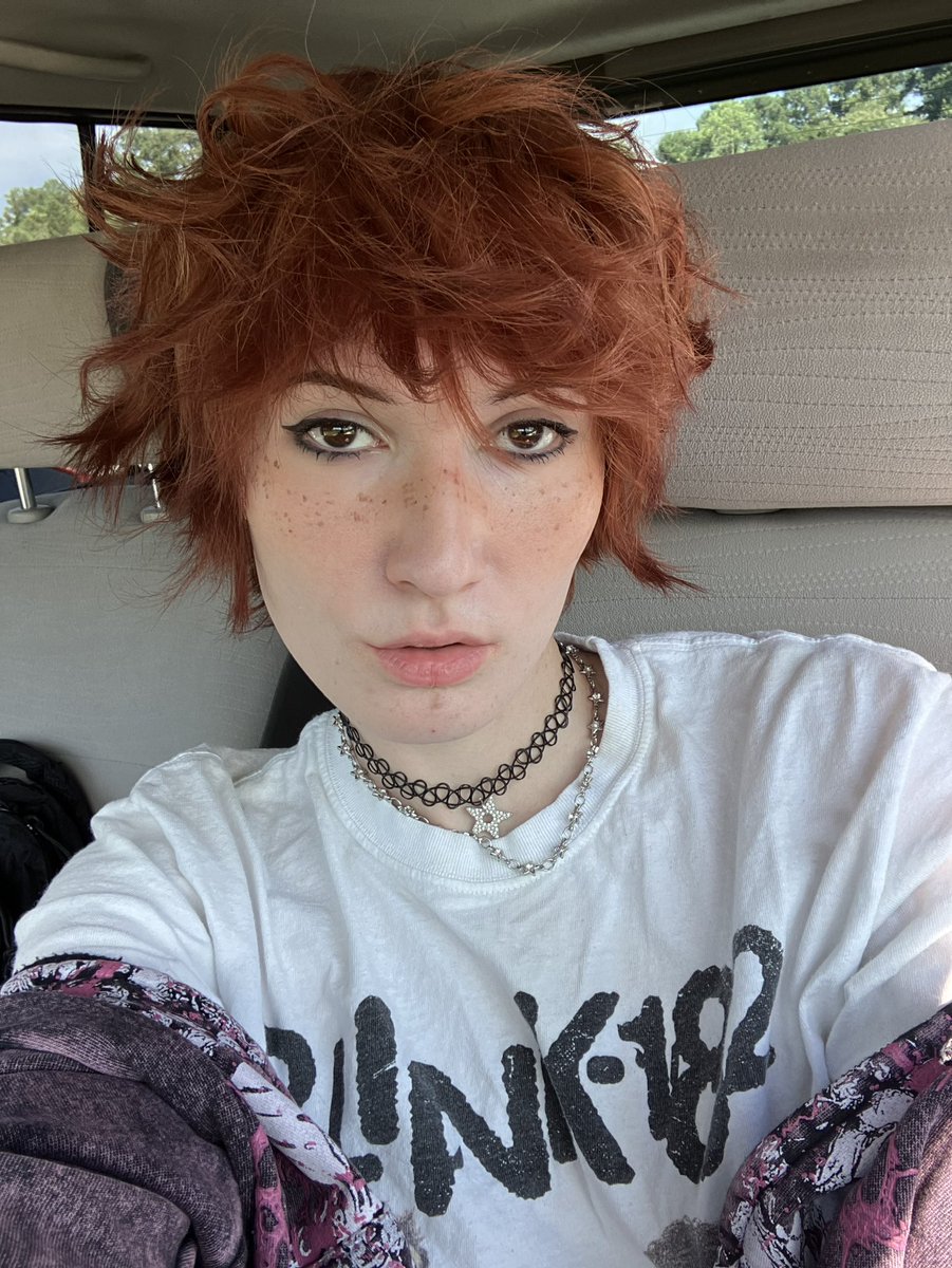 Locardibballin's tweet photo. you can imagine i didnt take this on the toilet and i still have this makeup on from today https://t.co/E4zaXf5llr