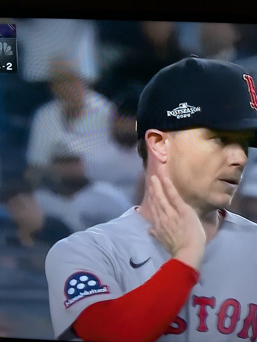 ShelleyRTurner's tweet photo. @MLB @RedSox @Yankees
π€Why Sonny keep wiping his neck?
#MLBplayoffs #CaughtOnCamera https://t.co/4h7YU12lqR