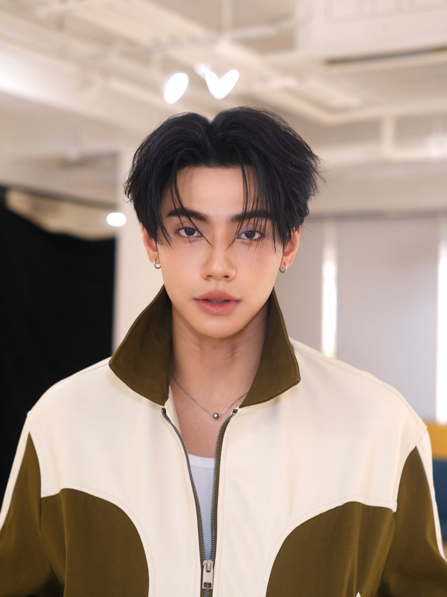 Poopwn_'s tweet photo. หล่อแบบพี่ดารามากอ่ะ 20 แล้ว ผมโตเป็นหนุ่มแล้วสินะ ♥️* #PEEMWASU https://t.co/zpbAOLapEF