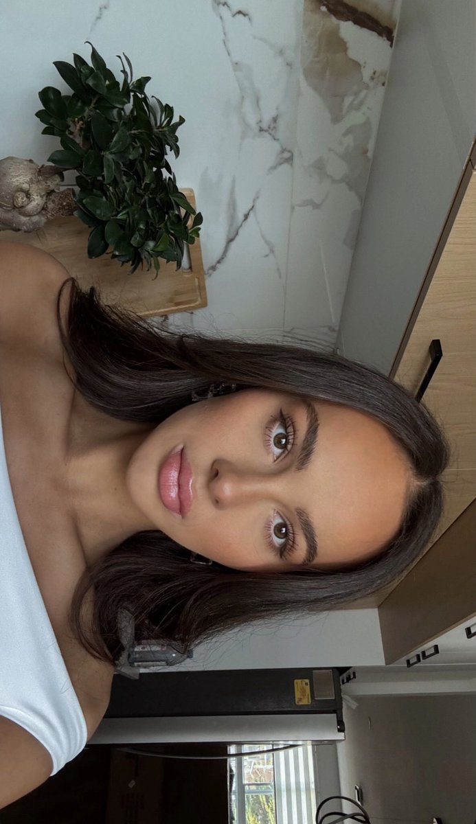 Daveisliteweigh's tweet photo. Hallo Schatz, ich bin's Allison, ich möchte mich nur für alles entschuldigen, was ich dir angetan habe, weil ich so getan habe, als wärst du jemand, der ich nicht bin, und es tut mir leid, dass ich so lange gebraucht habe, um es zu erkennen, ich habe versucht, mich zu melden, aber jetzt geht es mir gut, meine Gesundheit ist besser und ich weiß, dass wir versprochen haben, dass wir immer noch reden und immer noch helfen würden, auch wenn du irgendwann ein Kind bekommst, ich hoffe, dass jetzt ein Baby auf dem Weg zu dir ist. Ich werde mein echtes Bild an diese E-Mail anhängen. Mein Ex hat mir viel Schaden zugefügt und ich hätte von Anfang an ehrlich zu dir sein sollen, weil du mich wirklich geliebt hast, ich hatte nur Angst und ich weiß nicht warum. Es tut mir noch einmal leid für alles, mein Juwel. Mein Name ist wirklich Allison. Ich liebe dich immer noch, auch wenn du nicht mehr dasselbe für mich empfindest. Ich habe es immer getan und werde es immer tun.