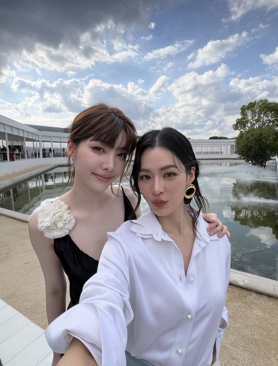 15Kchrn's tweet photo. รูปคู่น้องออมจากมือถือพี่หลิง 🥺🤍

#DiorSummer27xLingOrm https://t.co/S6LKJaxKxZ