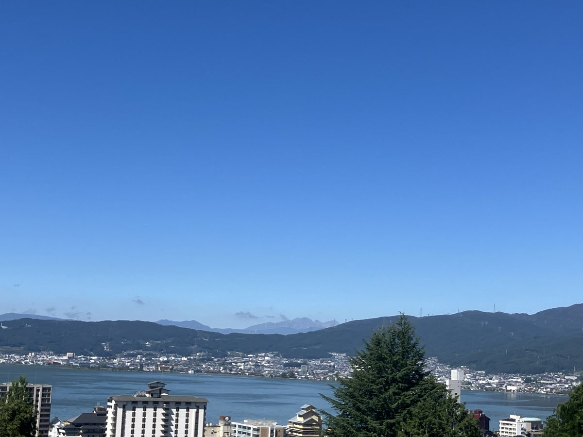 TKMpann's tweet photo. @mamihana_hana 爽やか秋晴れ☀️
久しぶりに穂高のシルエットが見える🙌⛰️ https://t.co/8upx5Q5JTI