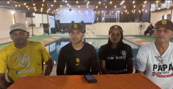 MeridaDigital15's tweet photo. VIGIENSE JUGARÁ CON LOS PADRES DE SAN DIEGO EN ESTADOS UNIDOS
https://t.co/FlbSV7EZb7 https://t.co/JYseEEVN7T