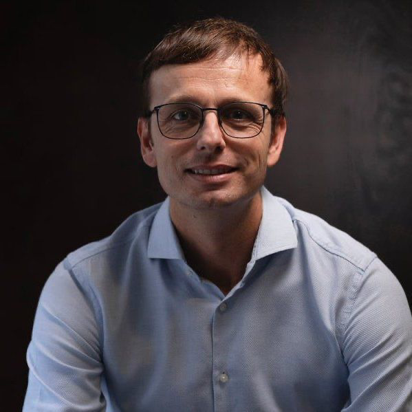 RincnCuriosoo's tweet photo. Este es el hombre que dijo "NO" a millones de dólares para mantener gratuito el sitio web más utilizado para editar archivos PDF.

Marco Grossi creó iLovePDF como un proyecto personal y decidió ponerlo a disposición del público de forma gratuita. https://t.co/30IKjEc4g9
