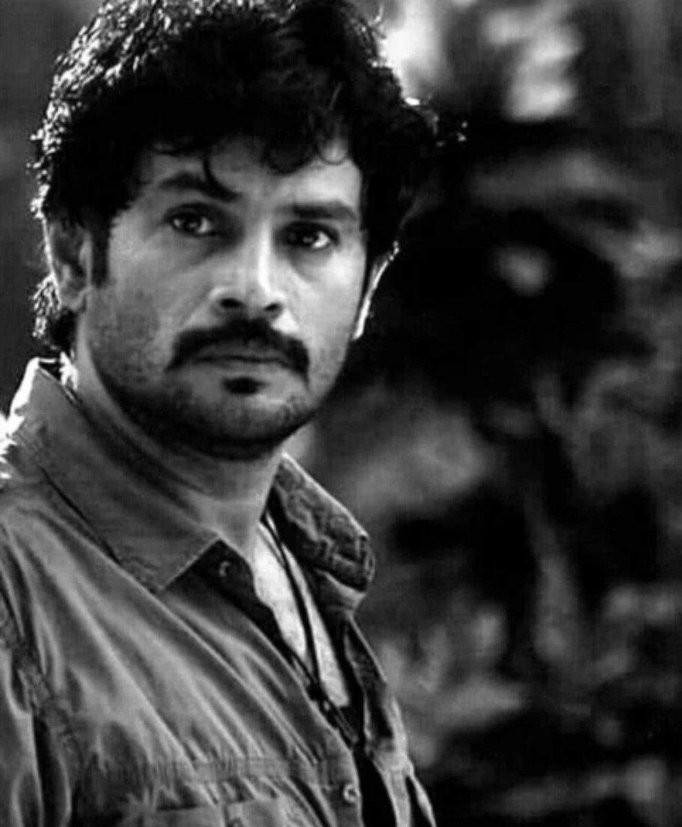 indupriya911's tweet photo. Yar endru therikiradha 😳

He looks like a hero material in the first pic. Proof that luck and timing does matter a lot in life ... https://t.co/GDMoAskBqd