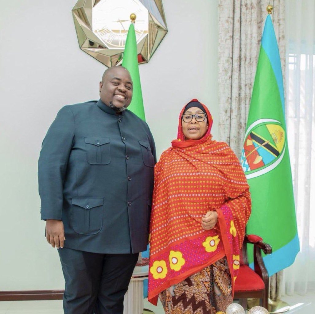 Kadogo551's tweet photo. Dunia tunaputaaa 
Bwana Mungu akauliza je!! Ukitenda mema hutapata kibali?
Sikia ewe muuwaji wa watanganyika mtoa roho za watu ewe @SuluhuSamia na @tanpol ewe @jmkikwete NAWAKUMBUSHA SIKU ZILIZO MBAYA ZINAKUJA ASEMA BWANA WA MAJESHI
Ukitenda mema hutapata kibali? https://t.co/HAIz3BPQ1E
