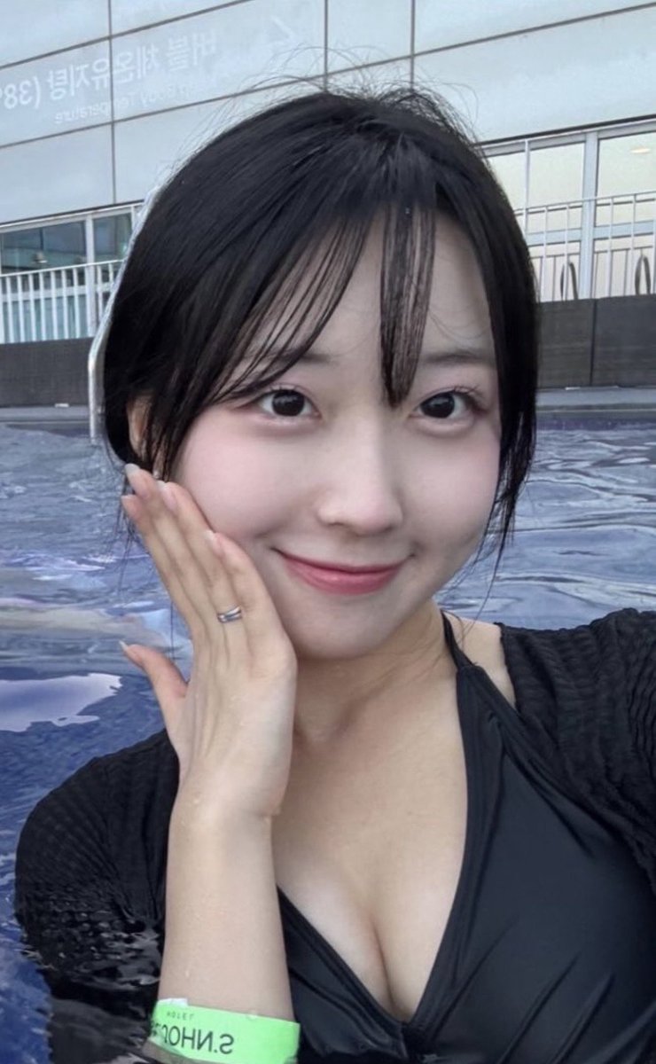 fjudrj's tweet photo. 김민서 22살 https://t.co/jAQ8VRv91k