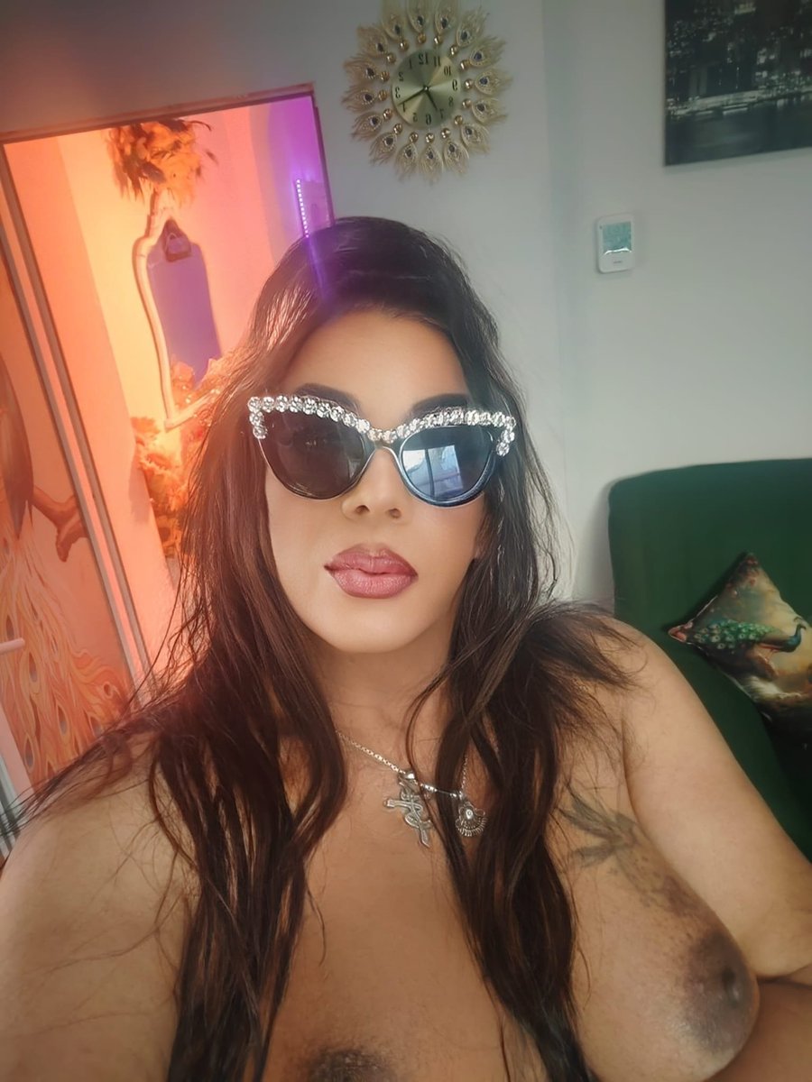 Vanessapicasso6's tweet photo. Buenas Noches mis Amores https://t.co/61EqLlD4rn