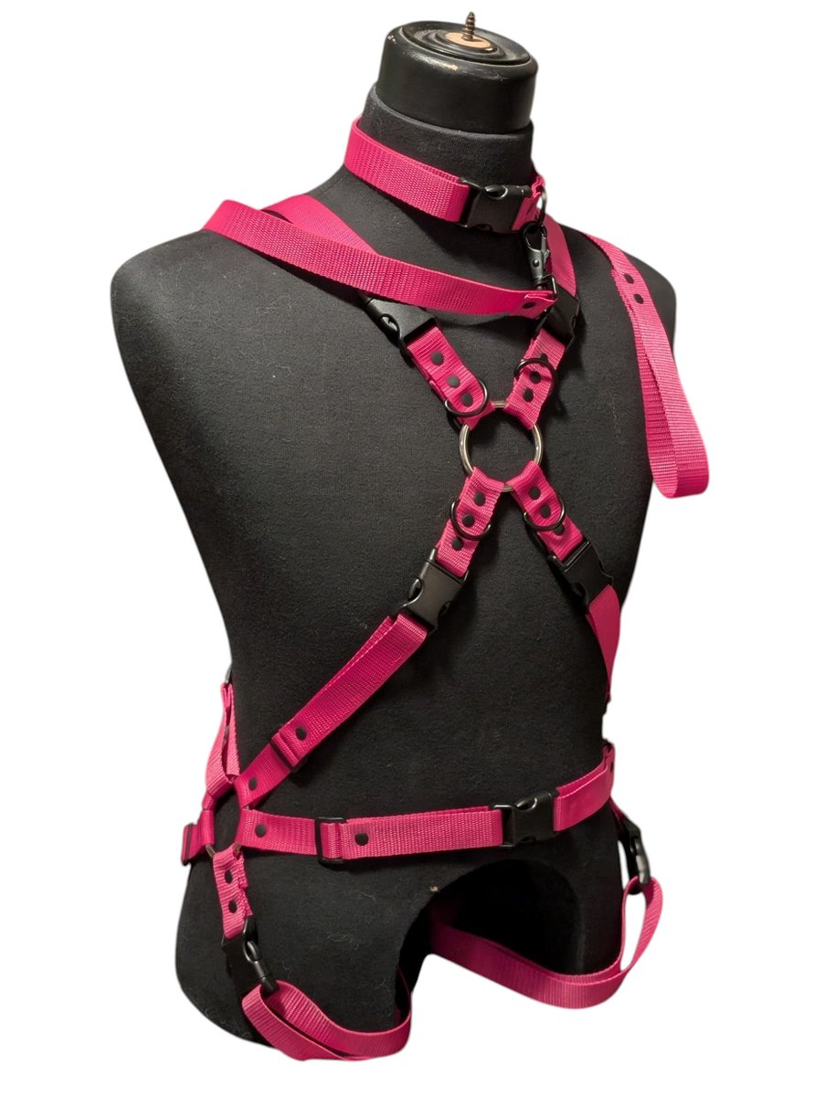FoxandHoundFurs's tweet photo. GIVE AWAY TIME! 

we are back with a drop date and a giveaway! 

We will be restocking the site on THURSDAY OCT 8TH at 6pm EST 

we will also be giving away 1 Fullbody harness of your choice! to enter just reply below with a cool animal fact! (we will pick 1 at random day of) https://t.co/5izgSJnXGl