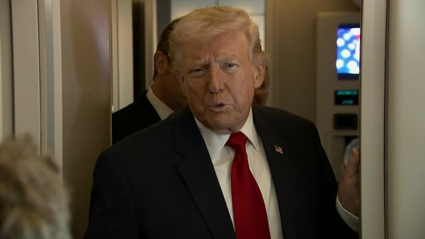 livedoornews's tweet photo. 【墜落防ぐ】「旅客機を救ったのは配管工の男性」トランプ大統領が述べる
https://t.co/OXqe5n4QS7

ネタニヤフ首相に聞いた話として、配管工の男性が操縦桿を握り、急降下していた機体を水平に戻したと語った。男性に操縦経験はなく「航空機事故に関するテレビ番組を見ていたので」と述べたという。 https://t.co/FMaL81e9Zx