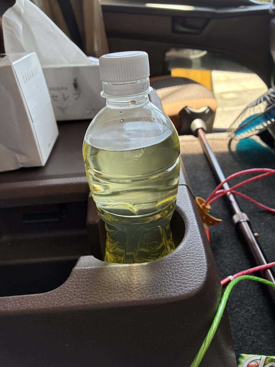 yoshihiro441's tweet photo. トラックにこの色のペットボトル飲料はダメ絶対 https://t.co/jytxcPkmjB