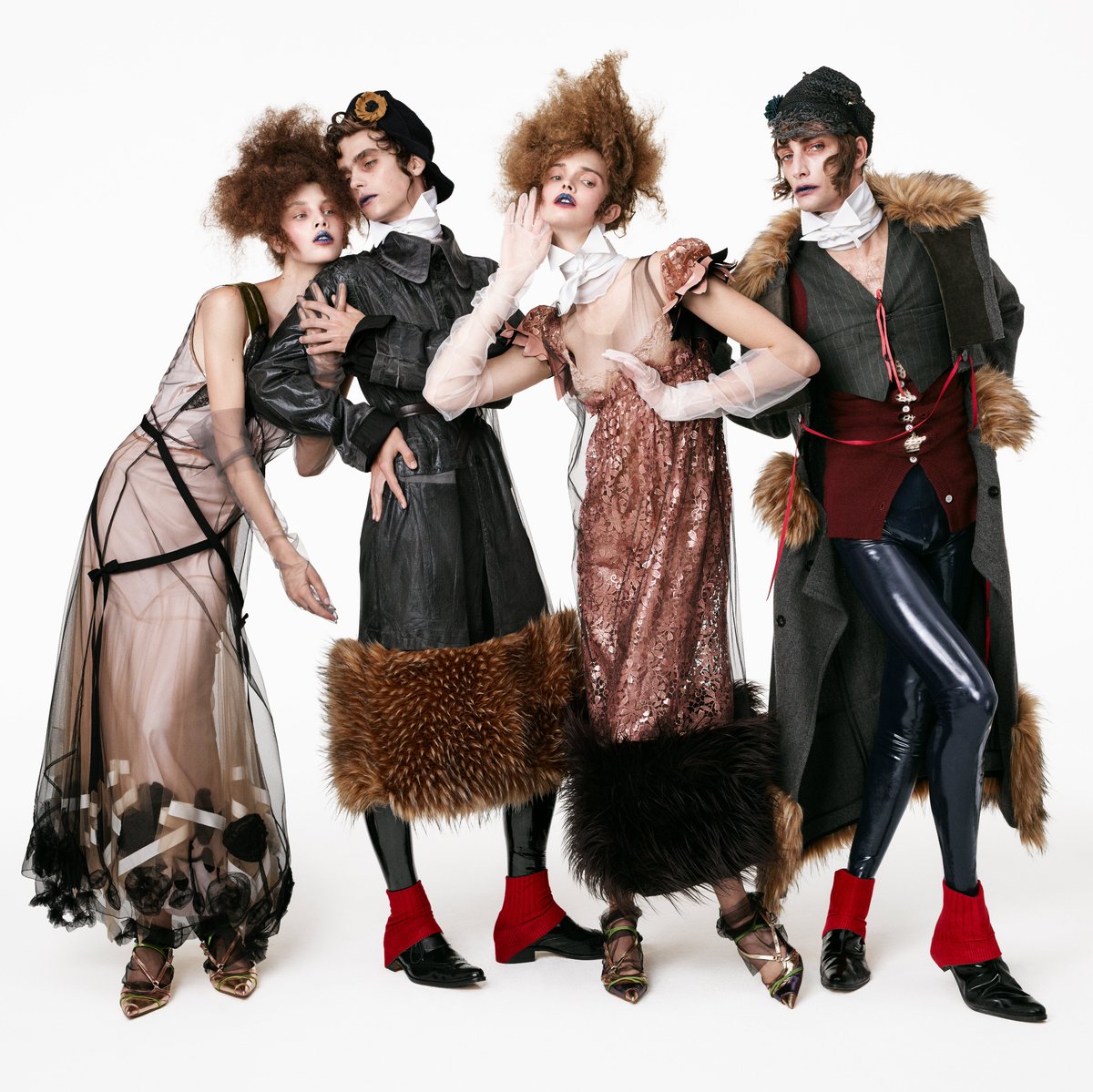 ZARA_JP's tweet photo. Re{form} Zara 
Vol 1. 

"Authored by Couturier John Galliano. Built from our Memory, Made for Now".

Re{form} Zaraは、革命、再構築、再生の行為。クチュリエ John GallianoとZaraによるクリエイティブパートナーシップです。本コレクションは、ドレスメーカーとファッションの提供者のアーカイブとの対話を切り拓きます。

クチュリエJohn Gallianoが手がけ、Zaraの記憶から構築されたジェンダーレスな提案は、原型となるガーメントやアクセサリーを起点に、オートクチュール固有の技法を用いてre{form}され、新たな素材で再現されています。

Thank you: @ lulutenney @ thomas_riguelle @ anna.bicanova @ worldbyfred

デザイナー：The Couturier John Galliano @ jgalliano
フォトグラファー：Steven Meisel @ stevenmeiselofficial
スタイリスト：Karl Templer
メイクアップアーティスト：Pat McGrath @ damepat
ヘアスタイリスト：Guido Palau @ guidopalau
セットデザイン：Mary Howard @ maryhoward_setdesign
キャスティング：Piergiorgio Del Moro @ piergiorgio
プロダクション：PRODn, Production at Art + Commerce @ prodn_artandcommerce