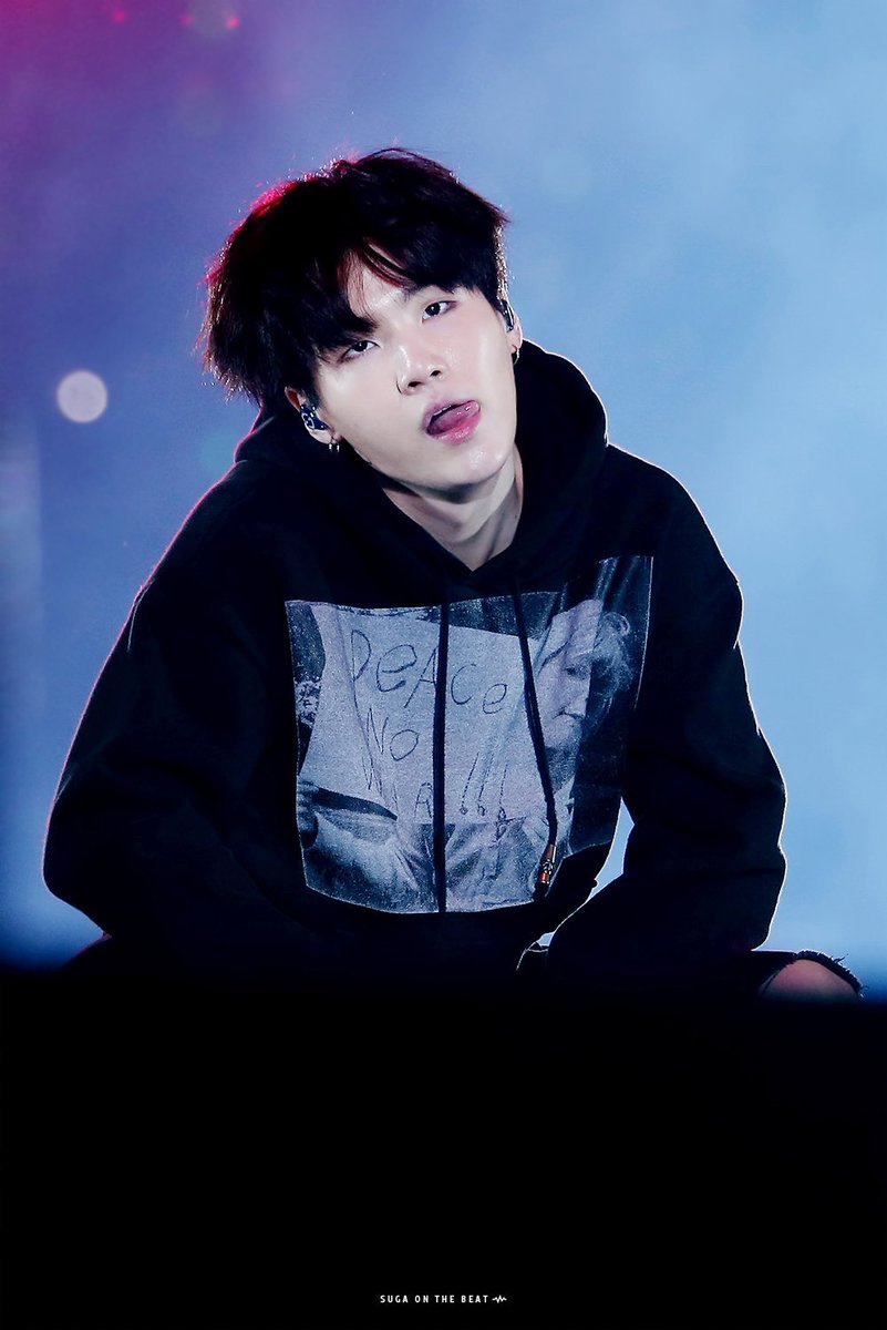 armygdala309's tweet photo. 161001 🖤

#SUGA #슈가 #AgustD https://t.co/57g8pcbCSo