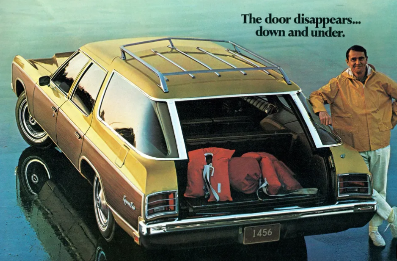 KomputerKoder's tweet photo. @Mopar_Logic The Chevy. It's tailgate not only opens down like the wagons, it could slip straight down  and out of site! https://t.co/LVrxbG6xij