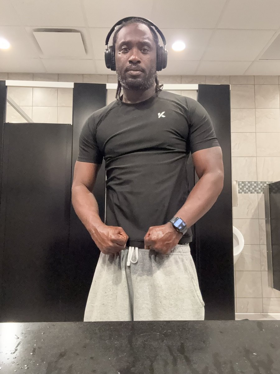 WellOffsmash19's tweet photo. #Gym life #Workout #Welloff #Yenom #Trap https://t.co/SHNANtQdnS